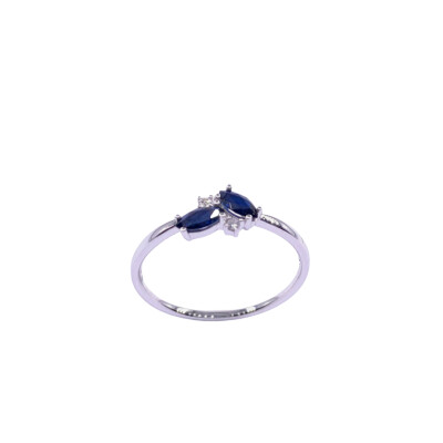 Bague en or blanc, saphirs et diamants