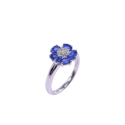 Bague en or blanc, saphir et diamants