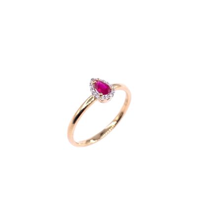 Bague en or jaune, rubis taille poire et diamants