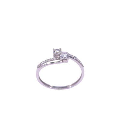 Bague en or blanc et oxydes de zirconium