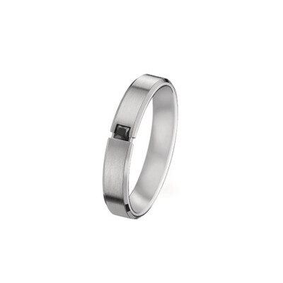 Alliance finition brossé 4.5 mm avec diamant noir traité taille princesse en platine doigt 64