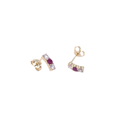 Boucles d'oreilles en or jaune, rubis et oxydes de zirconium