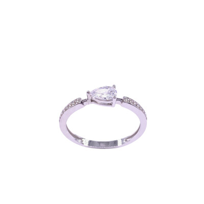 Bague en or blanc et oxydes de zirconium