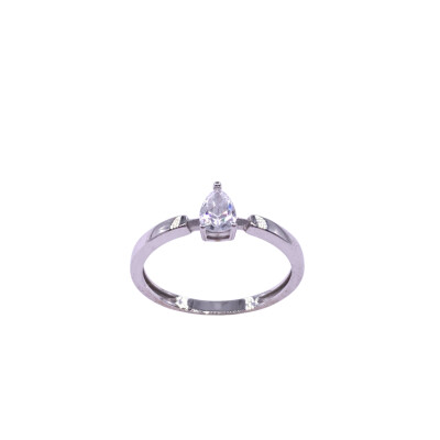 Bague en or blanc et oxyde de zirconium