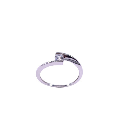 Bague en or blanc et oxyde de zirconium