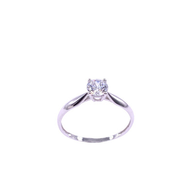 Bague en or blanc et oxyde de zirconium