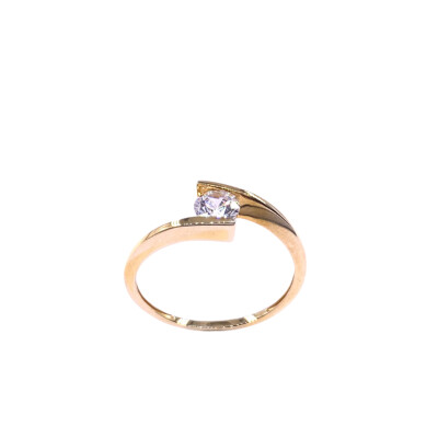 Bague en or jaune et oxyde de zirconium