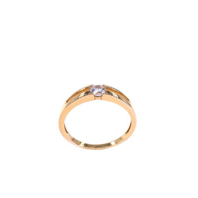 Bague en or jaune et oxyde de zirconium
