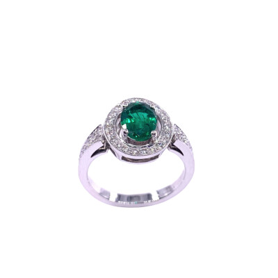 Bague en or blanc, émeraude et diamants