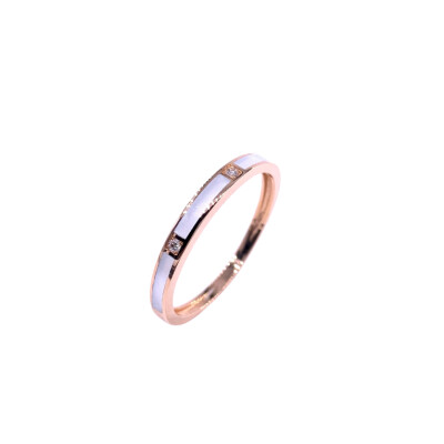 Bague en or rose, diamants et résine nacrée blanche