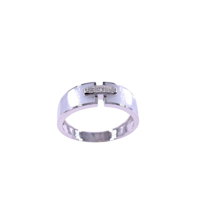 Bague en or blanc, diamants et résine nacrée blanche