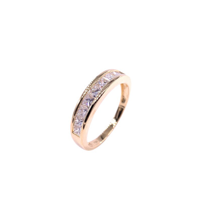 Alliance en or jaune et diamants taille princesse serti rail