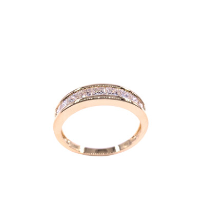Alliance en or jaune et diamants taille princesse serti rail