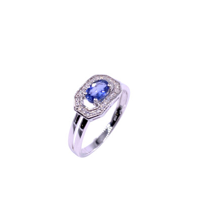 Bague en or blanc, saphir, et diamants