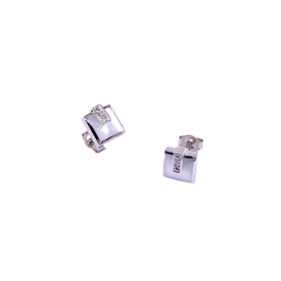 Boucles d'oreilles en or blanc, diamants et résine nacrée blanche
