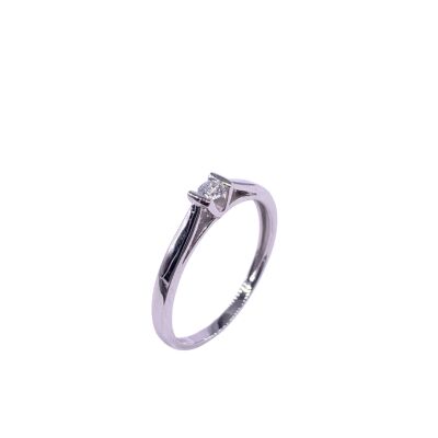 Solitaire en or blanc et diamant
