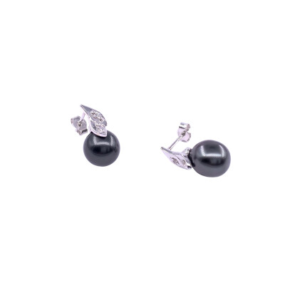 Boucles d'oreilles en or gris, perles de Tahiti (diamètre 8/8.5 mm) et diamants