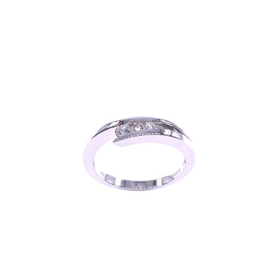 Bague en or blanc et diamants