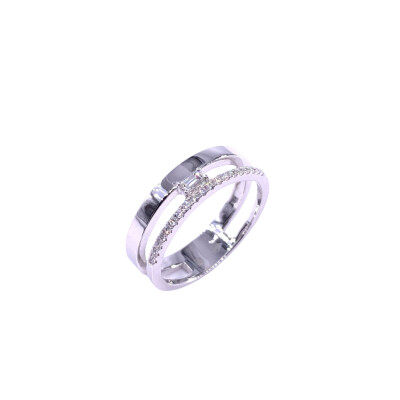 Solitaire en or blanc et diamants