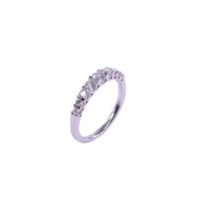 Alliance en or blanc et diamants