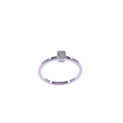 Solitaire en or blanc et diamants