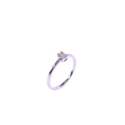 Solitaire en or blanc et diamants