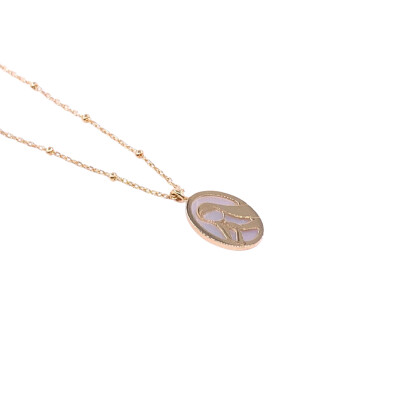 Collier en or jaune et nacre motif vierge