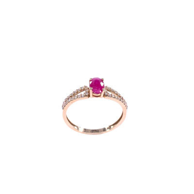 Bague en or jaune, rubis et oxydes de zirconium