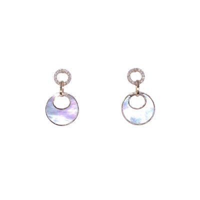 Boucles d'oreilles en or jaune, nacre et diamants