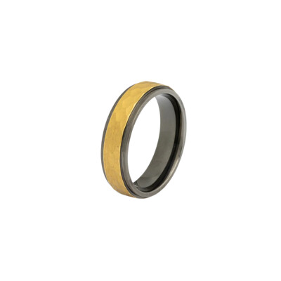 Bague en titane avec finition noire et dorée
