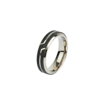 Bague en titane avec insert en carbone forgé