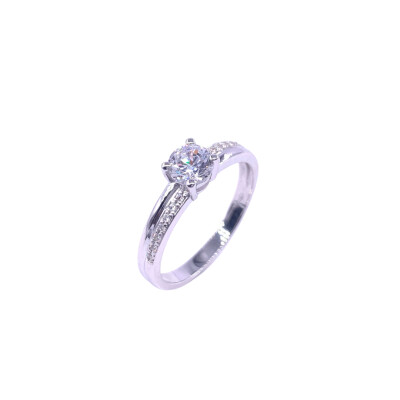 Bague en or blanc et oxydes de zirconium