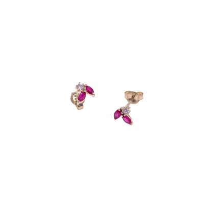 Boucles d'oreilles en or jaune, rubis et oxydes de zirconium