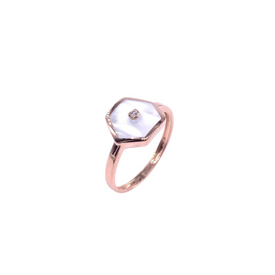 Bague en or rose, diamants et résine nacrée blanche