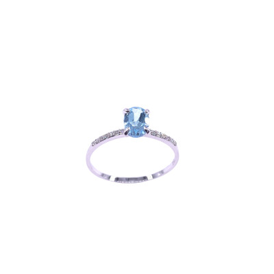 Bague en or blanc, topaze bleue traitée et diamants
