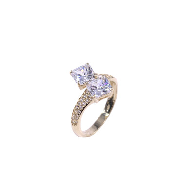 Bague en or jaune et oxydes de zirconium