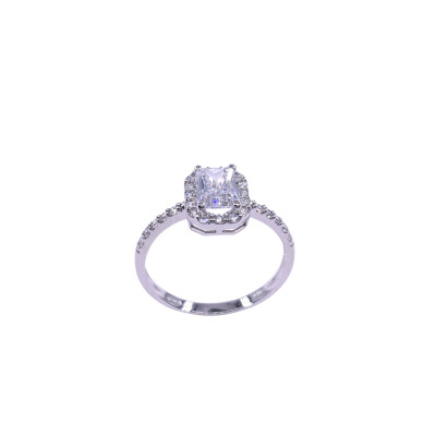 Bague en or blanc et oxydes de zirconium
