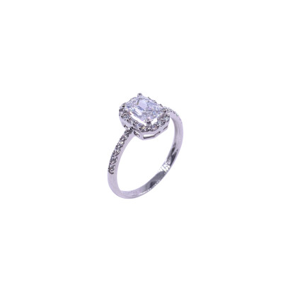 Bague en or blanc et oxydes de zirconium