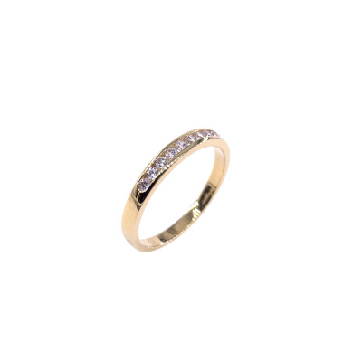 Bague en or jaune et oxydes de zirconium