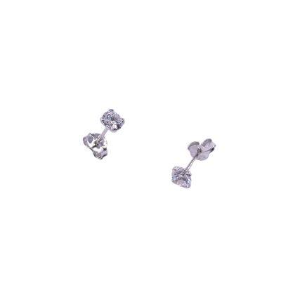 Boucles d'oreilles en or blanc et oxydes de zirconium 4mm