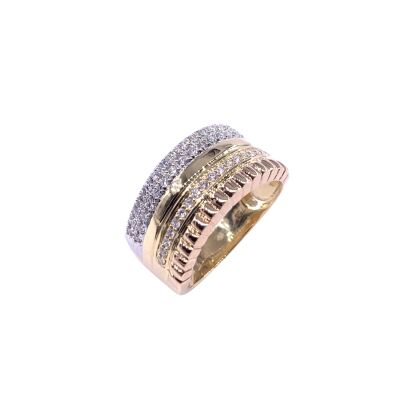 Bague en or jaune, tricolore et diamants
