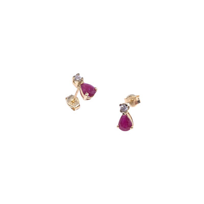 Boucles d'oreilles en or jaune, rubis et diamants