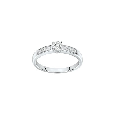 Bague en argent et oxydes de zirconium