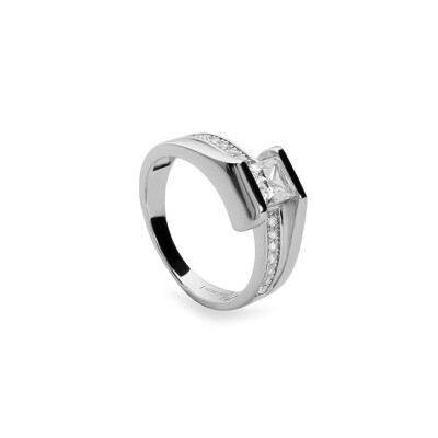 Bague en argent et oxydes de zirconium