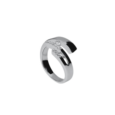 Bague en argent et oxydes de zirconium
