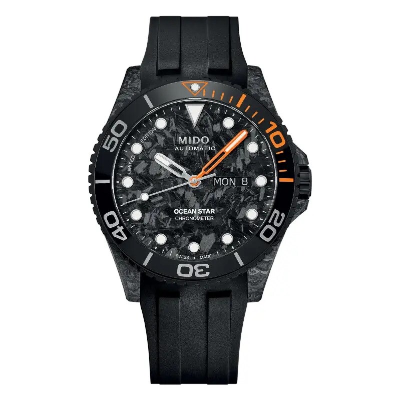 Montre Ocean Star 200C Carbon Chronometer M0424317708100