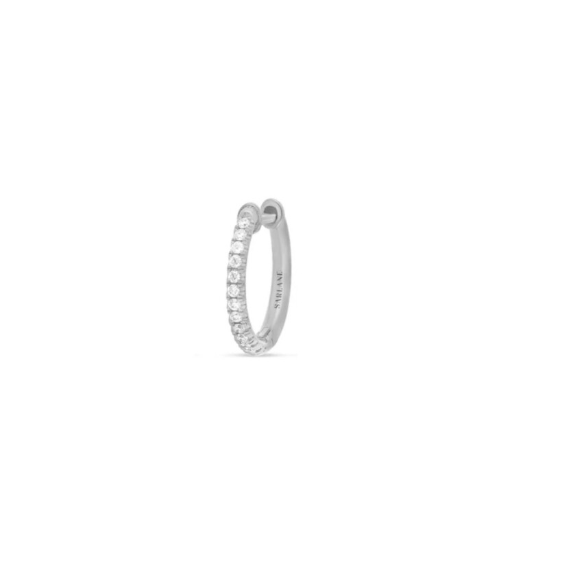 Boucle d\'oreille créole solitaire Sarlane Twist en or blanc pavées de diamants