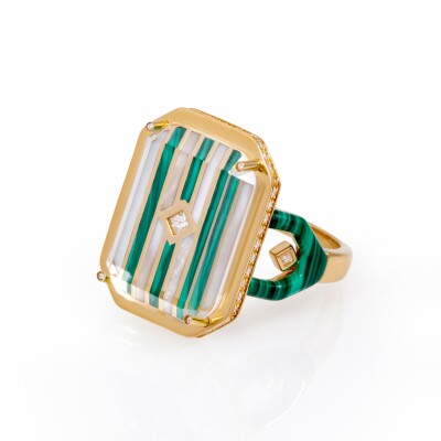 Bague Atelier Nawbar Lock'In en or jaune, diamants, malachite et nacre