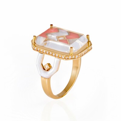 Bague Atelier Nawbar Lock'in Joy en or jaune, diamants, nacre et corail