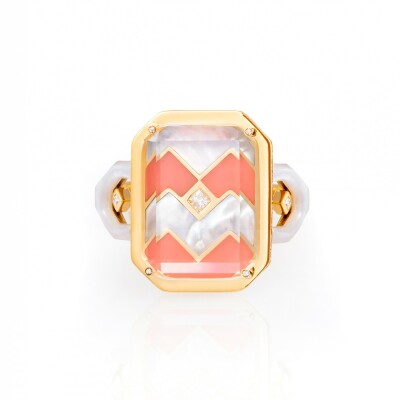 Bague Atelier Nawbar Lock'in Joy en or jaune, diamants, nacre et corail